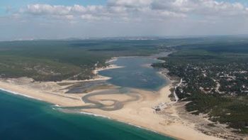 Albufeira Lagoon - sandy beach