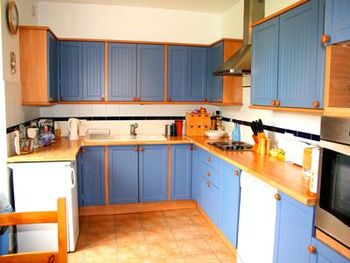 Large fitted kitcchen