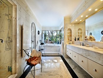 Master bathroom 1