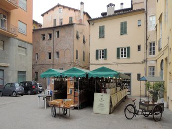 Tusca guest house in historic center of lucca