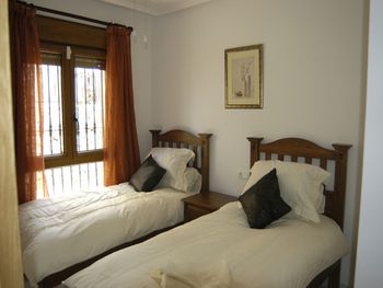 Twin-bedded rooms