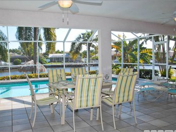 Leisurely breakfast poolside