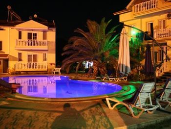 mavikösk apart night