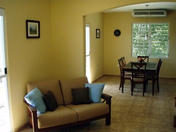 Spacious living/dining area