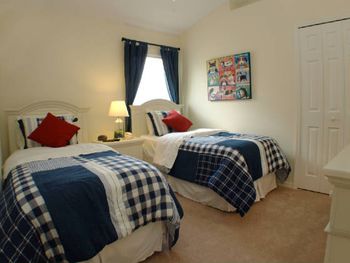 Twin bedroom