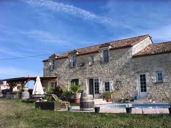 Loubes Bernac holiday farmhouse