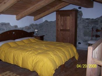 Valle Maira apartment bedroom