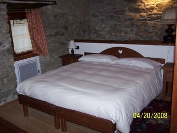 Valle Maira apartment bedroom