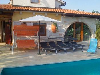 Rustic villa with pool in Pula