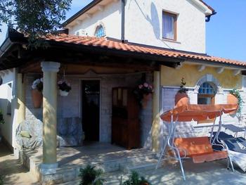 Front relaxing terrace 