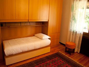 one or two beds room