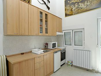 Kitchen side in living Apt o