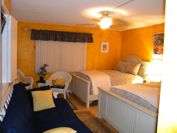 2nd bedroom, 2 dbl beds& futon