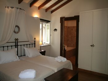 Stylish twin bedroom