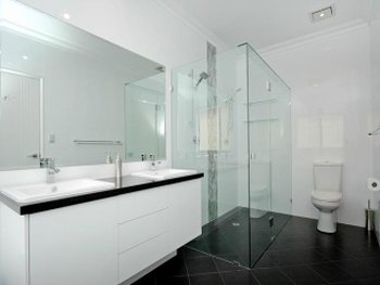 Rupara Star bathroom