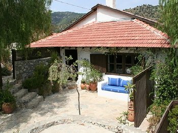 The Byre Walled Patio Garden