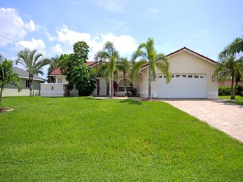 Cape Coral vacation waterfront villa