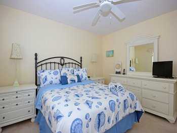 Queen bedroom