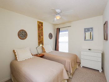 Twin bedroom
